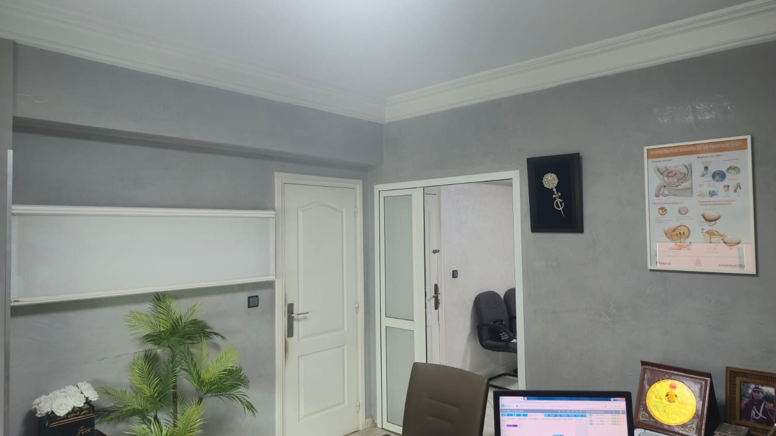 Salle d'attente du cabinet du Dr El Hassane Kasmaoui